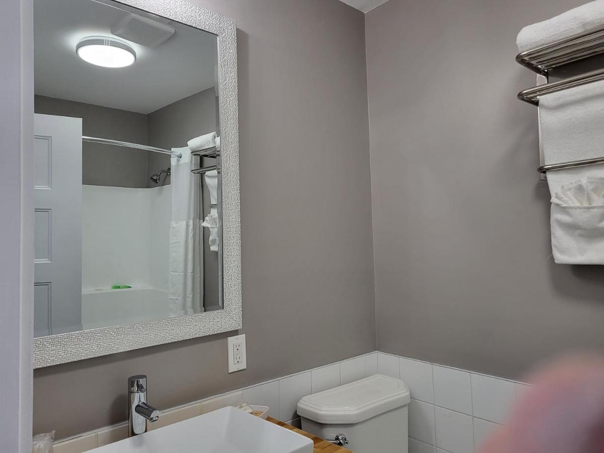 Motel Au Rocher Du Cap Cap-Saint-Ignace エクステリア 写真